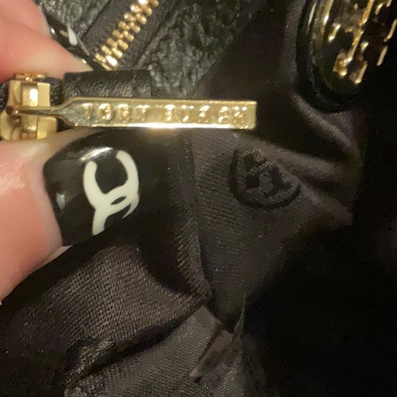 TORY BURCH Pebbled Leather 2-Way Crossbody Black - Picture 13 of 15